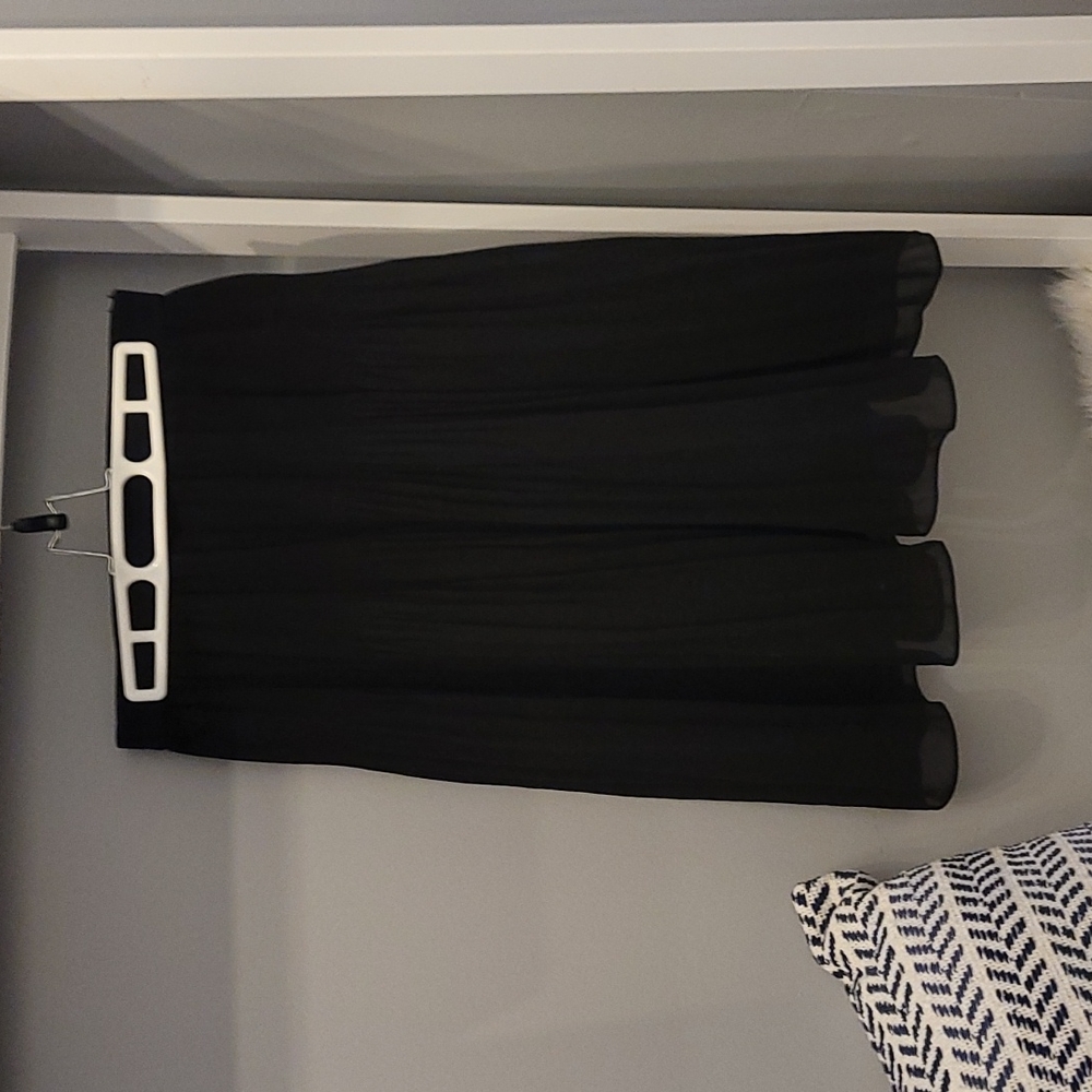 H&M black knee length skirt-NWT
